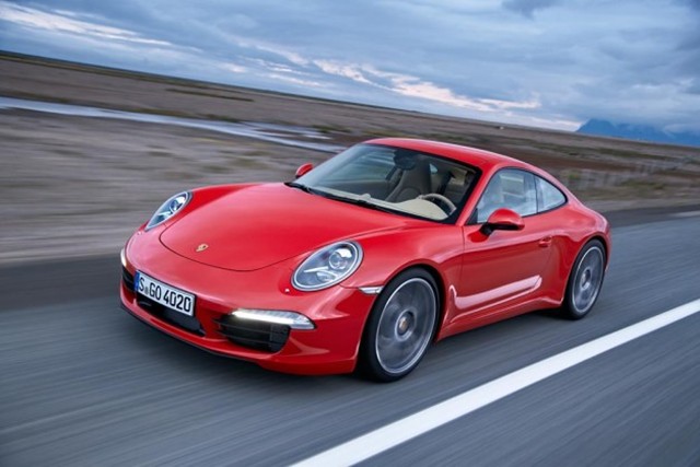 There is nothing that quite comes close to the gorgeous Porsche 911 Carrera S bodywork.